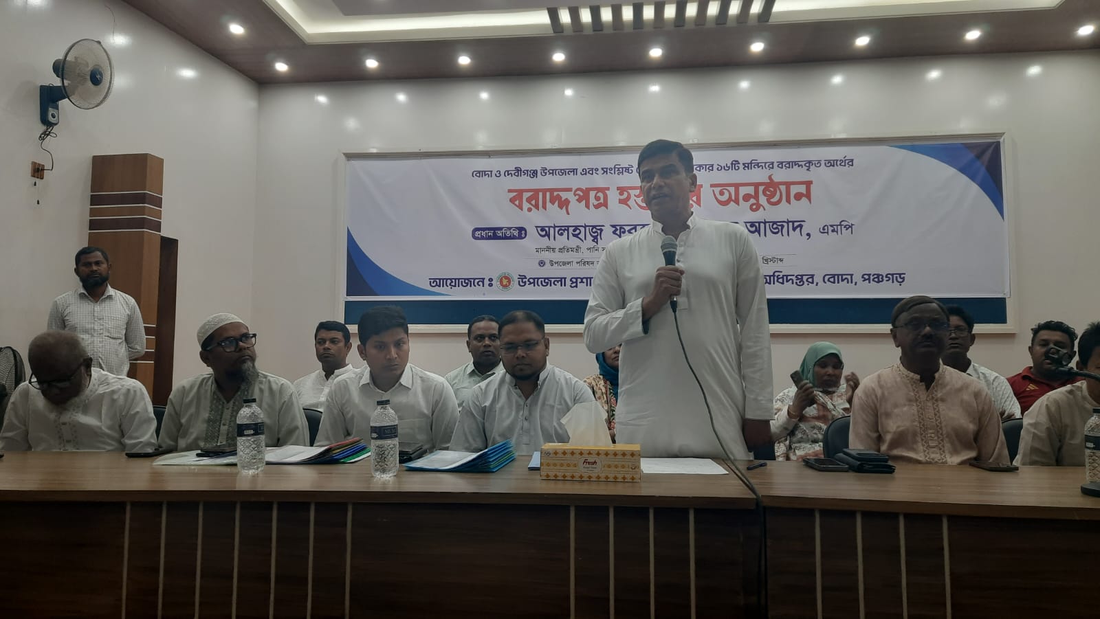 পঞ্চগড়ে ১৬ মন্দিরে ১ কোটি ৬৫ লাখ টাকার অনুদানের বরাদ্দপত্র দিলেন প্রতিমন্ত্রী